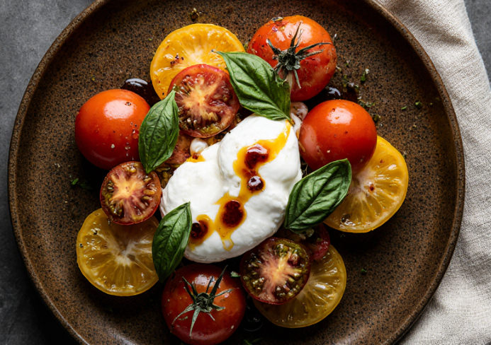 ensalada de tomate y burrata