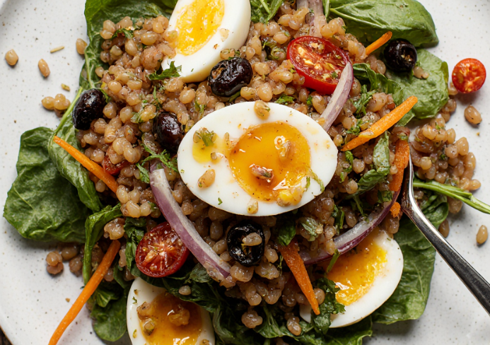 ensalada lentejas tomate seco rúcula