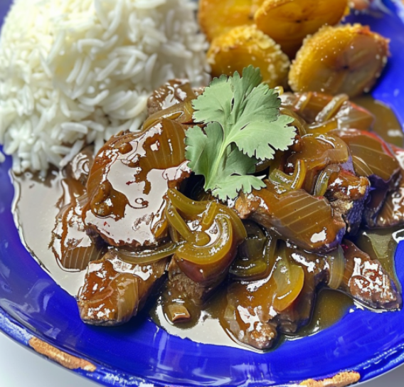 Carne encebollada