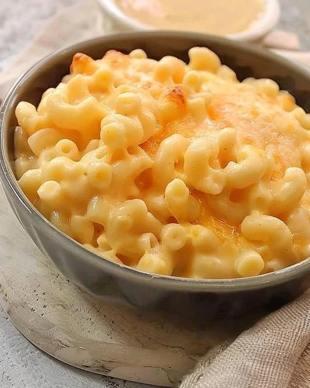 Plato de macarrones con queso rápidos y fáciles