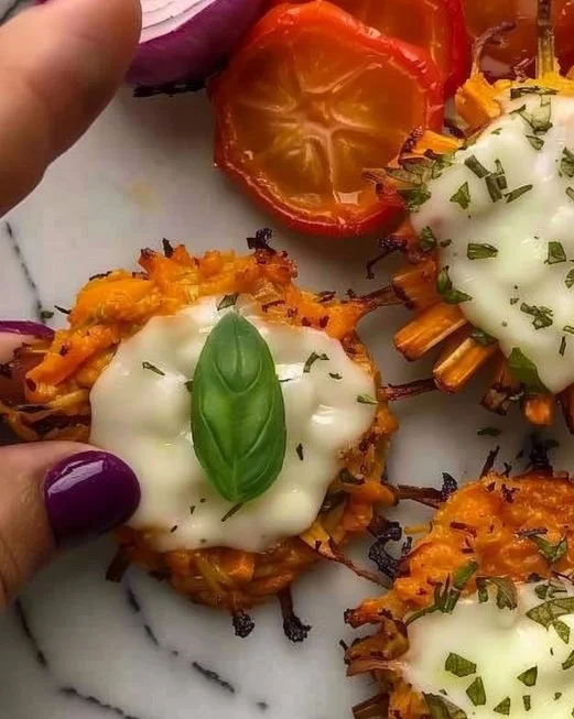 Plato colorido con recetas con verduras frescas y saludables