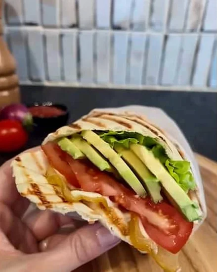 Sandwich sano y rápido, opción saludable y deliciosa para comidas rápidas.