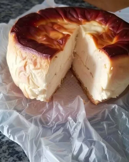 Tarta de Queso y Nata, postre cremoso y delicioso con queso y nata