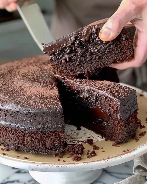 Bizcocho de chocolate esponjoso y delicioso, ideal para postres