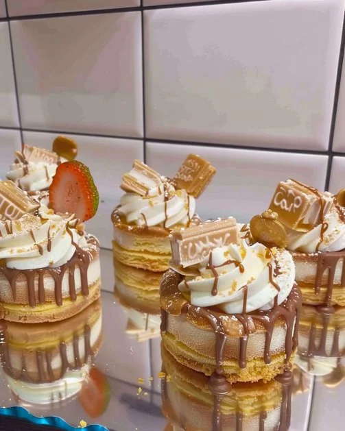 Delicias de Kinder en verrinas, un postre irresistible y delicioso.