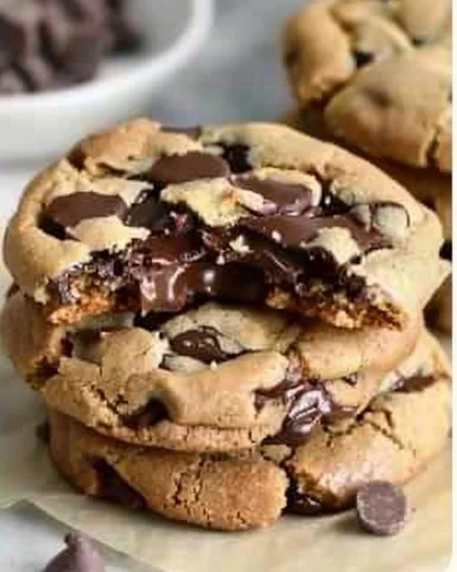 Galletas chocolate chunky recién horneadas con trozos de chocolate