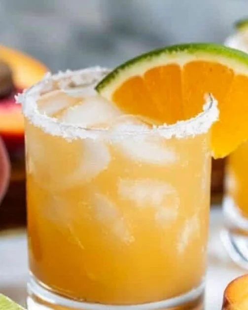 Margarita de Durazno, bebida fresca con durazno y tequila.