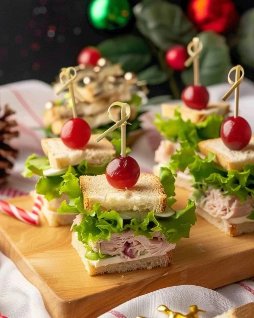 Mini sándwiches de Navidad decorados para fiestas y celebraciones