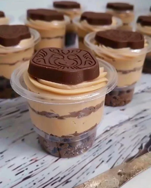 Mini Shots de ChocoTorta Dulce de leche con un toque dulce y cremoso.