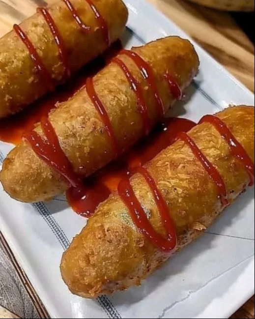 Banderillas preparadas con una variada selección de ingredientes frescos y coloridos.