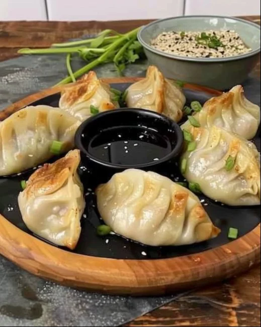 Dumplings caseros al vapor, receta de comida japonesa para 2025.