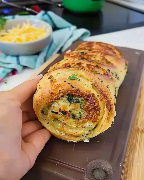 Roles con queso, ajo y perejil preparados en 2025