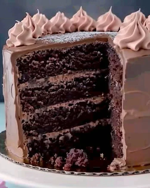 Torta MATILDA deliciosa y colorida, ideal para fiestas y celebraciones.