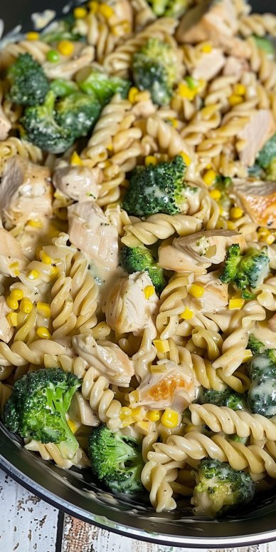 Pollo Cremoso con Brócoli y Pasta