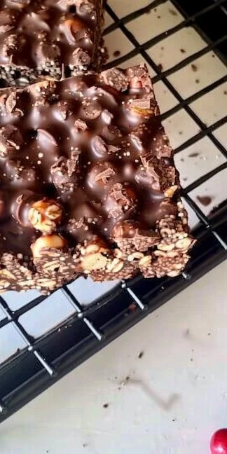 Barritas de quinoa pop y chocolate, un snack saludable y delicioso