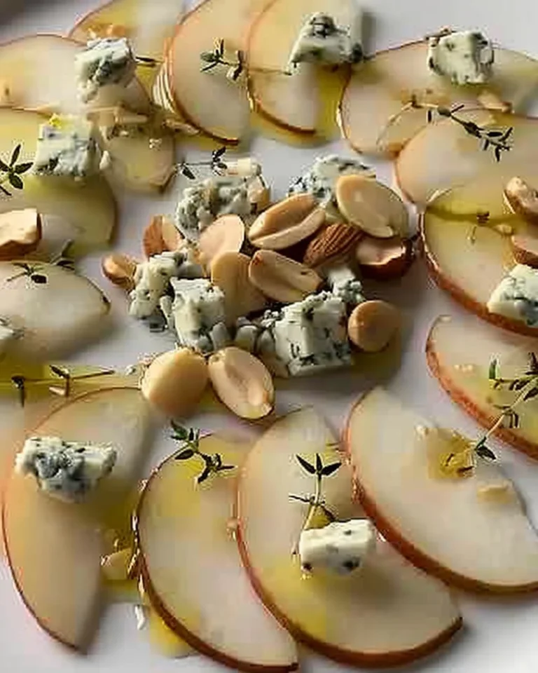 Delicioso Carpaccio de Pera con presentación atractiva y ingredientes frescos.