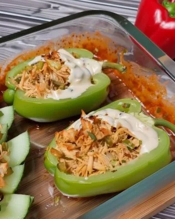 Plato de chayote relleno de pollo, receta deliciosa y colorida