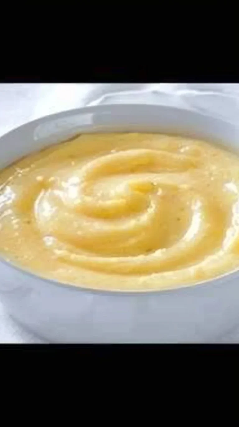 Crema pastelera casera, ideal para rellenos de postres y tartas.