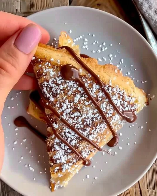 Tostada de Nutella fácil y rápida con pan crujiente y crema de avellanas.