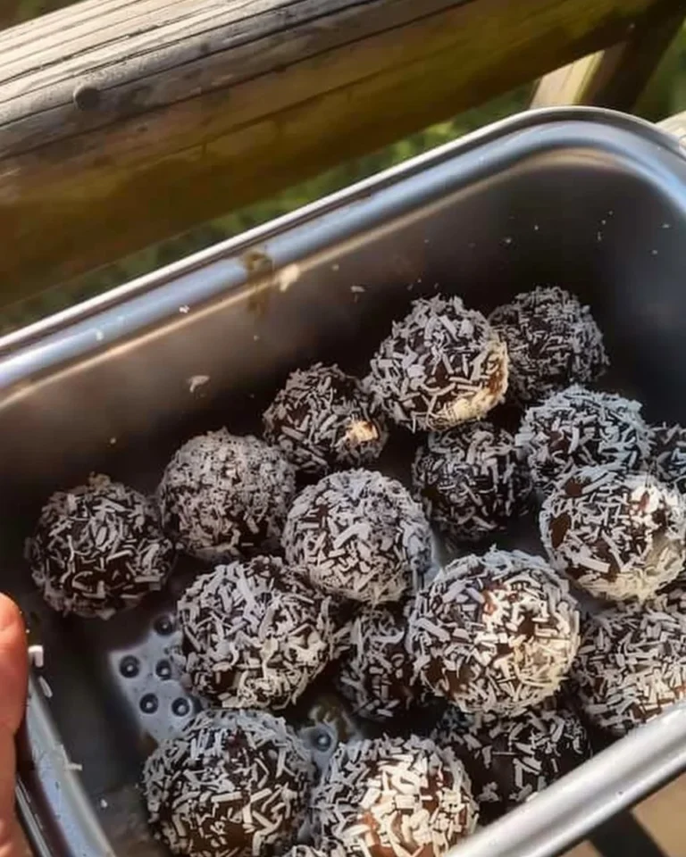 Deliciosas trufas saludables de cacao y frutos secos para un snack nutritivo.