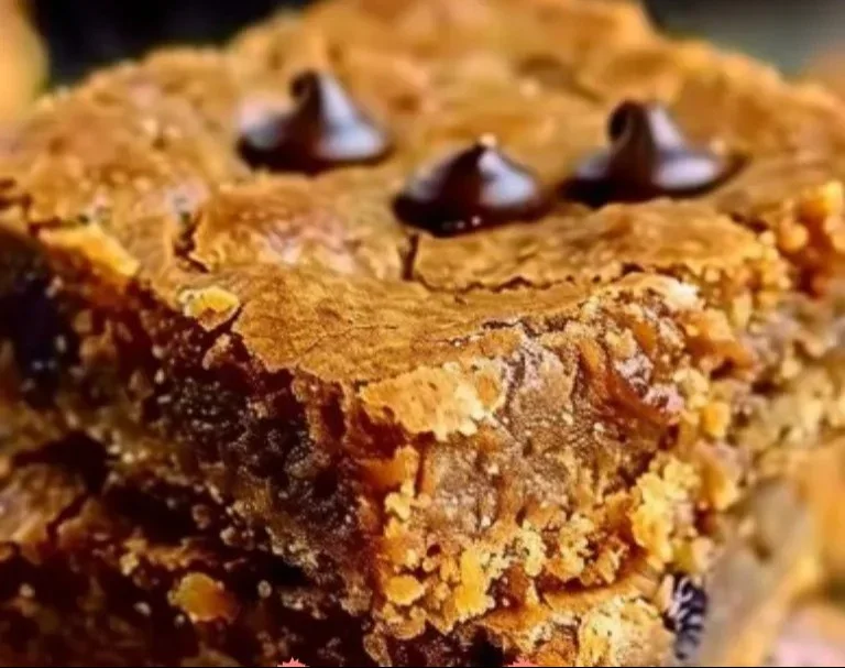 Barras de calabaza keto sin gluten en un plato decorativo