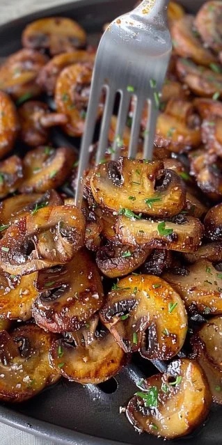 Champiñones cocinados en freidora de aire, platillo saludable y fácil de preparar.