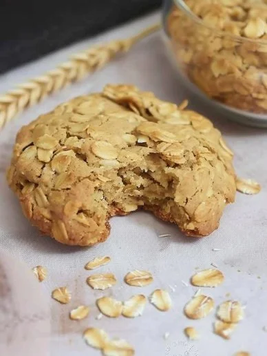 Galletas de avena caseras frescas en un plato