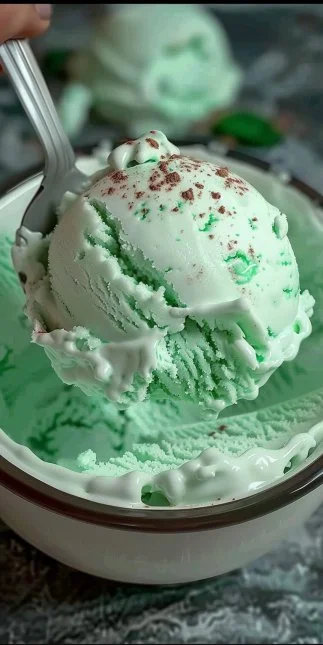 Helado cremoso de menta hecho con solo 4 ingredientes