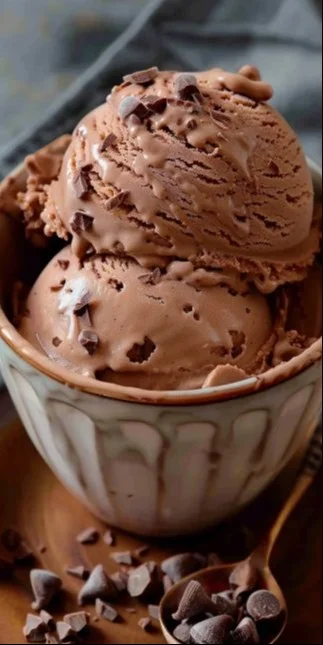 Receta de helado de chocolate sin batir, fácil y delicioso