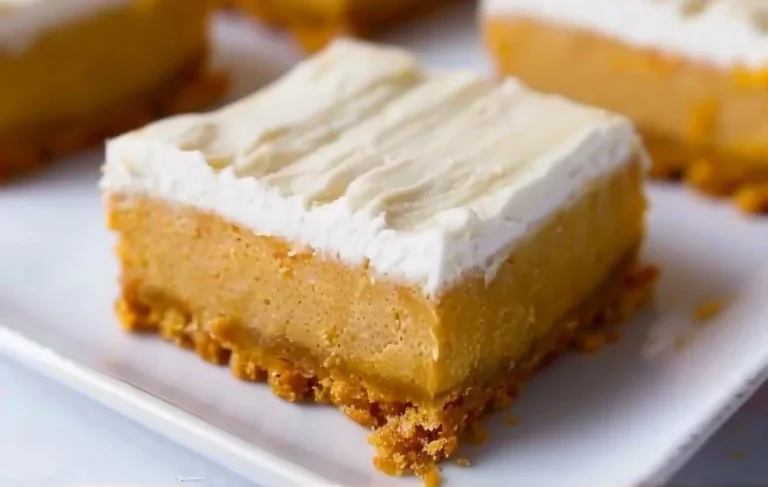 Bandeja de pumpkin bars bajos en carbohidratos con glaseado de queso crema