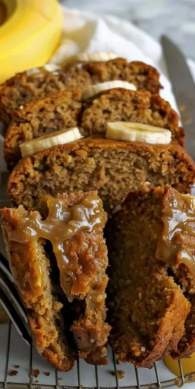 Delicioso pan de banana vegano recién horneado