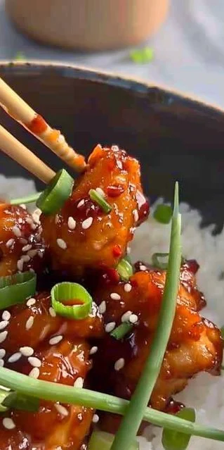 Pollo al Sésamo cocinado en freidora de aire, plato saludable y delicioso.