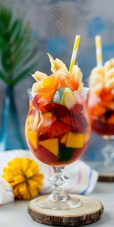 Delicioso salpicón colombiano con carne, verduras frescas y especias