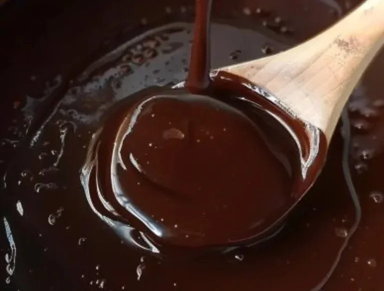 Salsa de fudge caliente sin azúcar para postres saludables