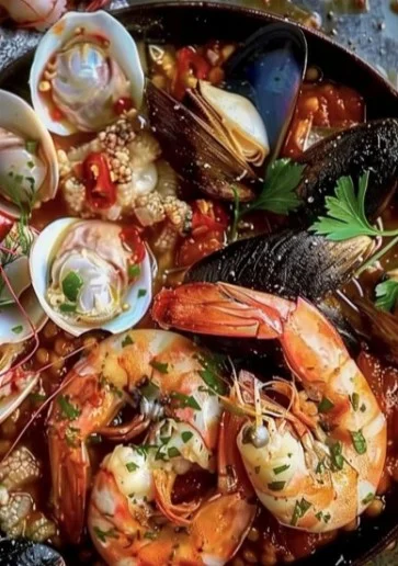 Receta de mariscada con mariscos frescos y especias.