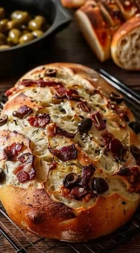 Pan Casero Con Aceitunas Tocino Y Queso