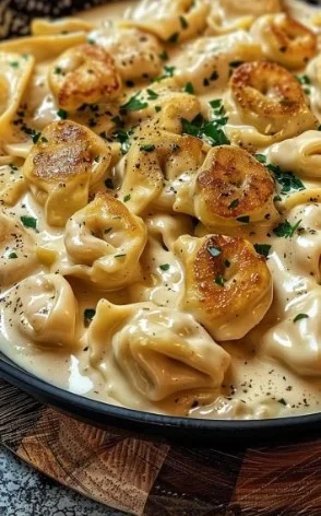 Tortellini Alfredo de Pollo